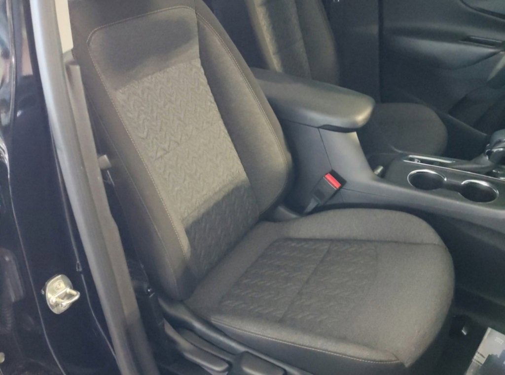 2022 Chevrolet Equinox LT photo 2