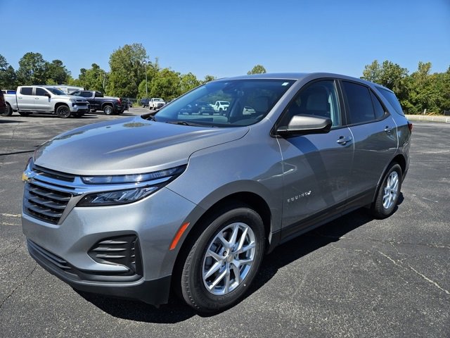 2023 Chevrolet Equinox LS photo 2