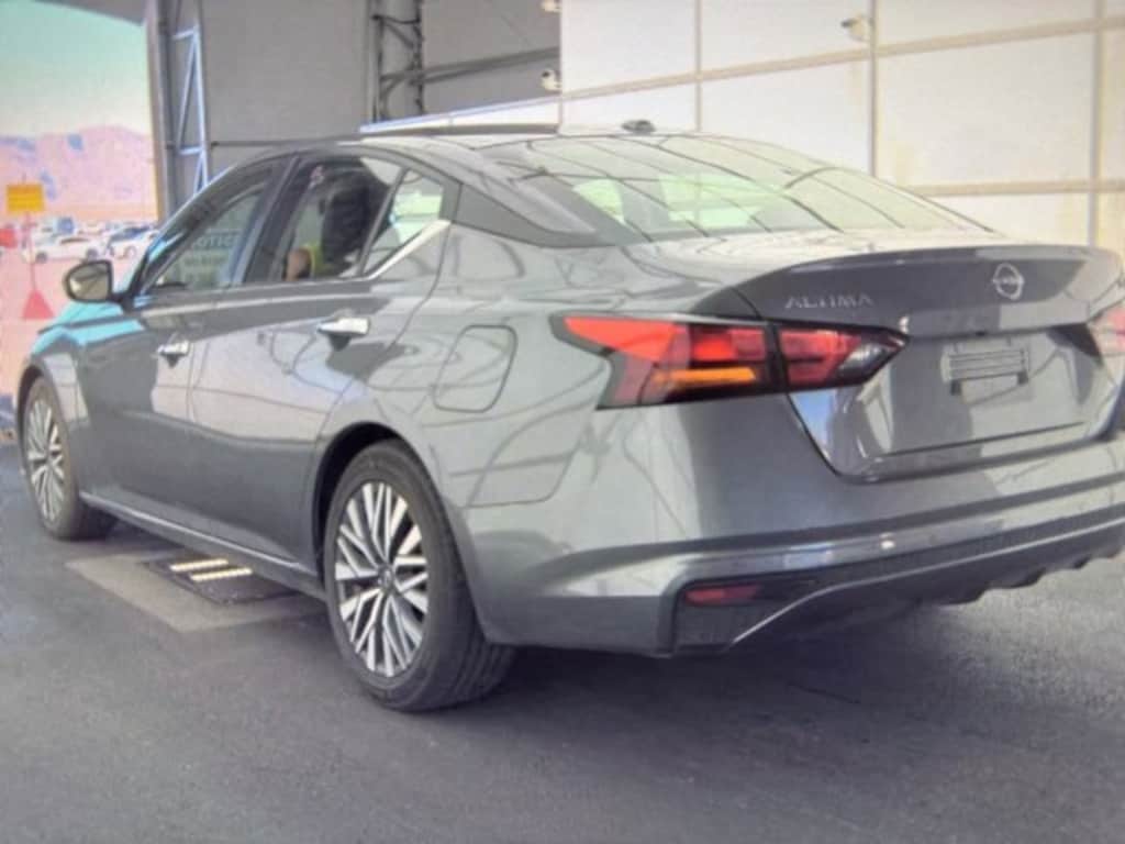 Used 2024 Nissan Altima 2.5 SV Sedan