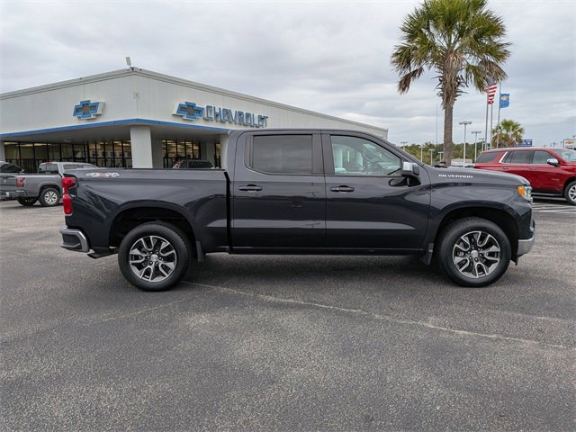 2022 Chevrolet Silverado 1500 LT photo 3