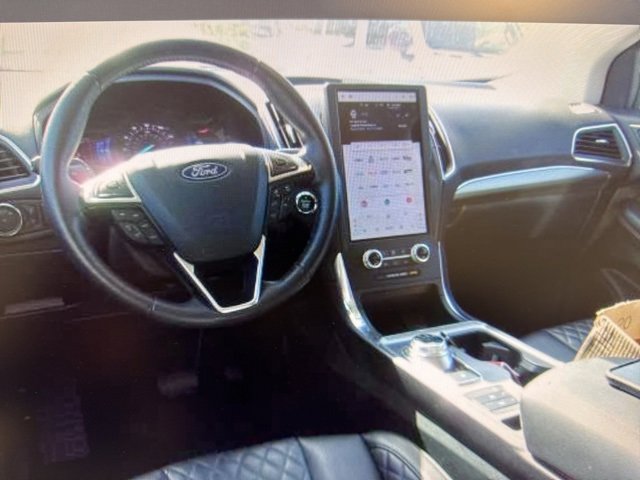 2024 Ford Edge Titanium photo 2