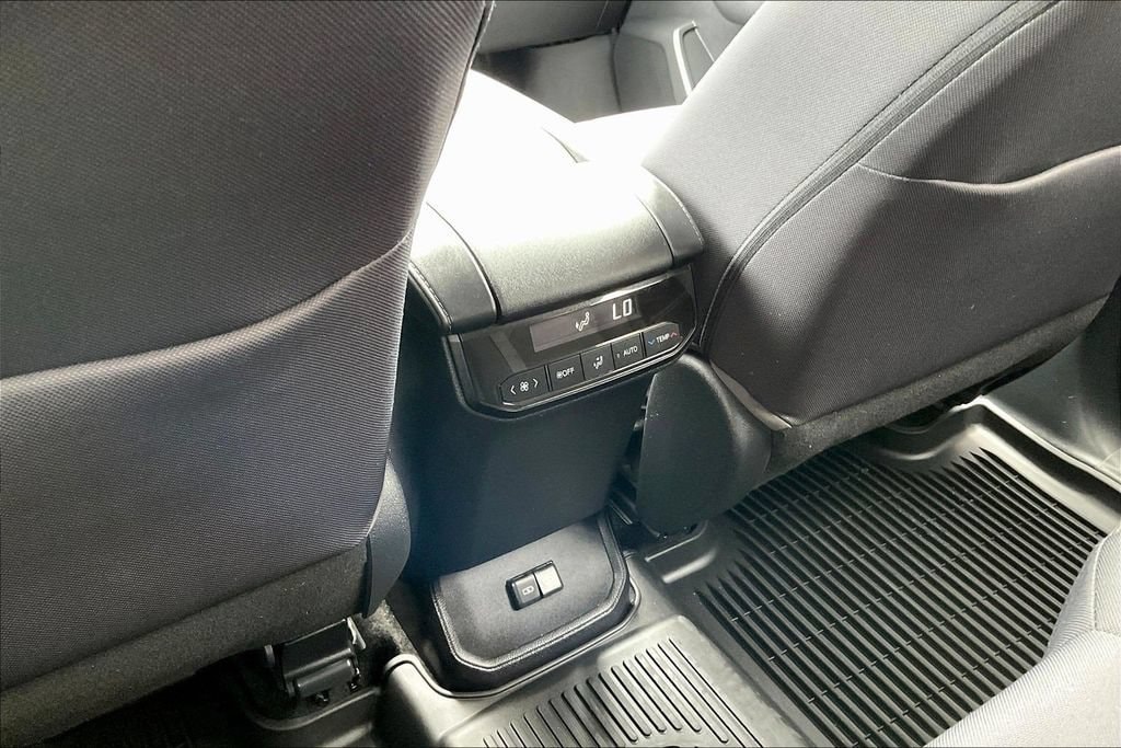 2023 Toyota Highlander L - Photo 12