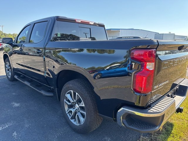 2025 Chevrolet Silverado 1500 LT photo 3