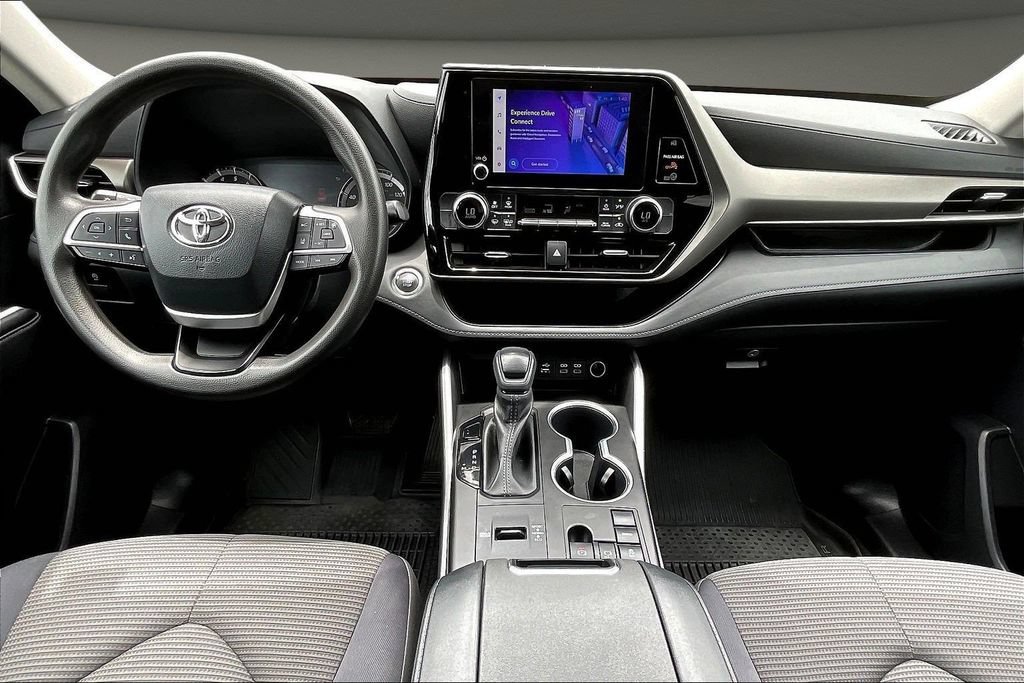 2023 Toyota Highlander L - Photo 8