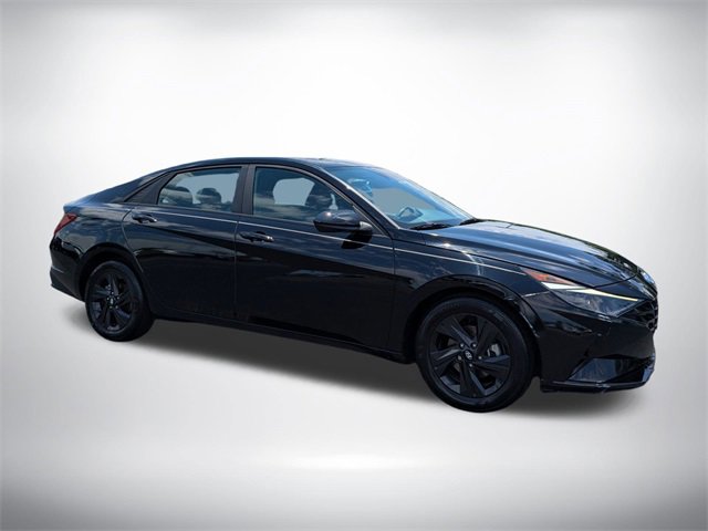 2023 Hyundai Elantra SEL photo 2