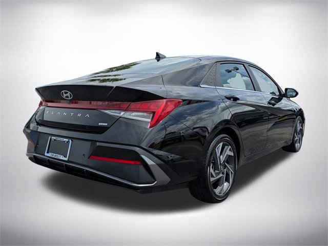 2024 Hyundai Elantra Hybrid Limited photo 4