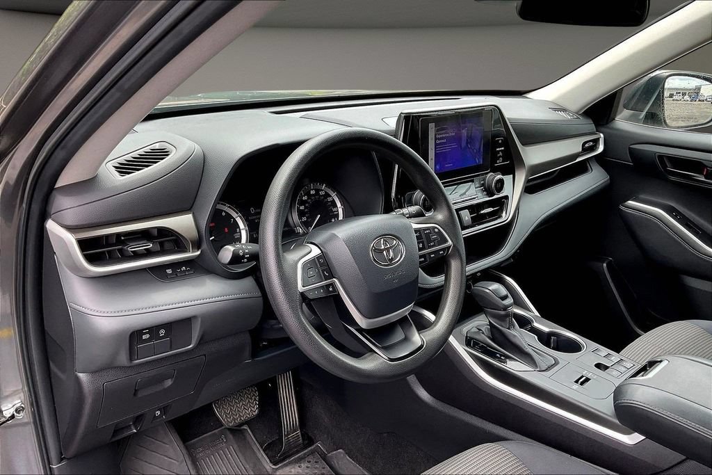 2023 Toyota Highlander L - Photo 19