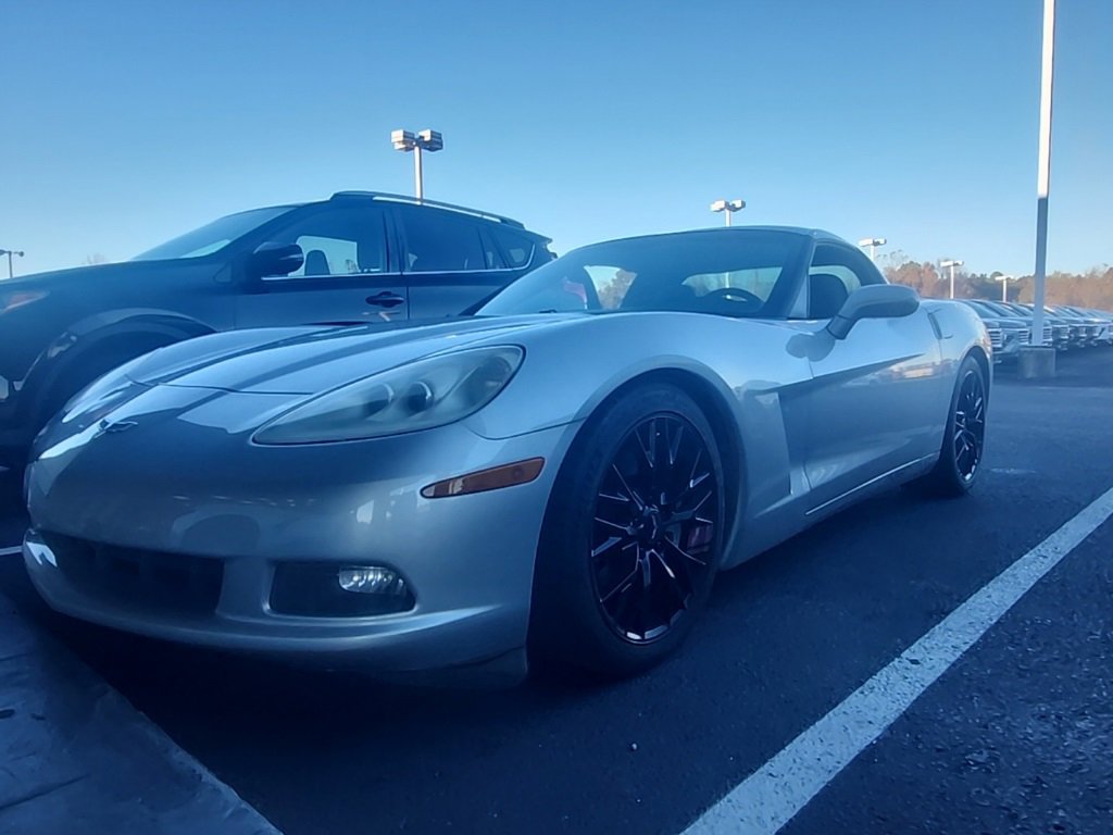 2005 Chevrolet Corvette Base photo 2
