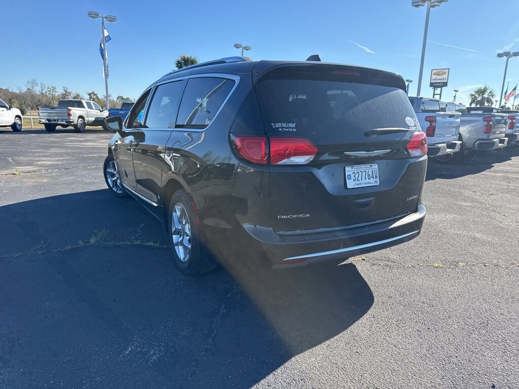 Used 2017 Chrysler Pacifica Limited Van
