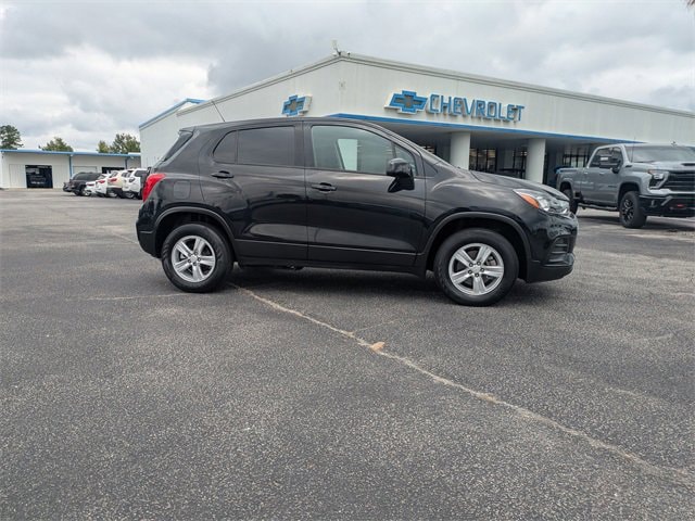 Used 2022 Chevrolet Trax LS with VIN KL7CJNSM8NB550918 for sale in Moncks Corner, SC