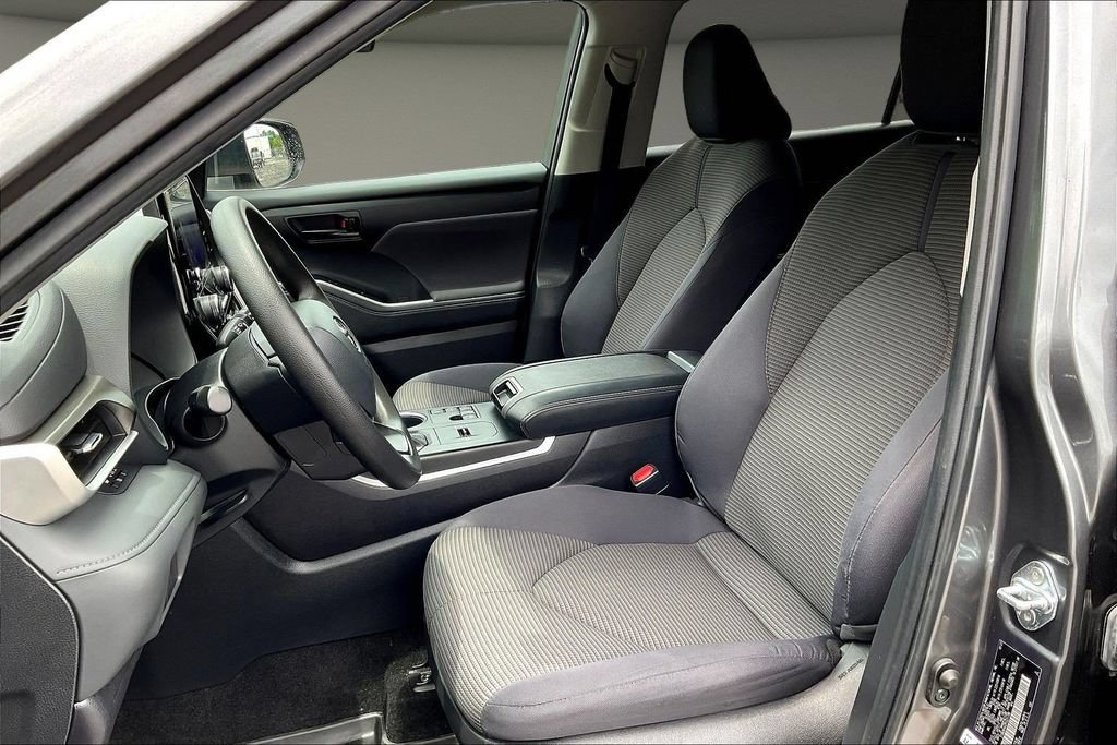 2023 Toyota Highlander L - Photo 23