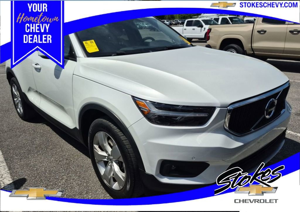 2022 Volvo XC40 T5 Momentum AWD's photo