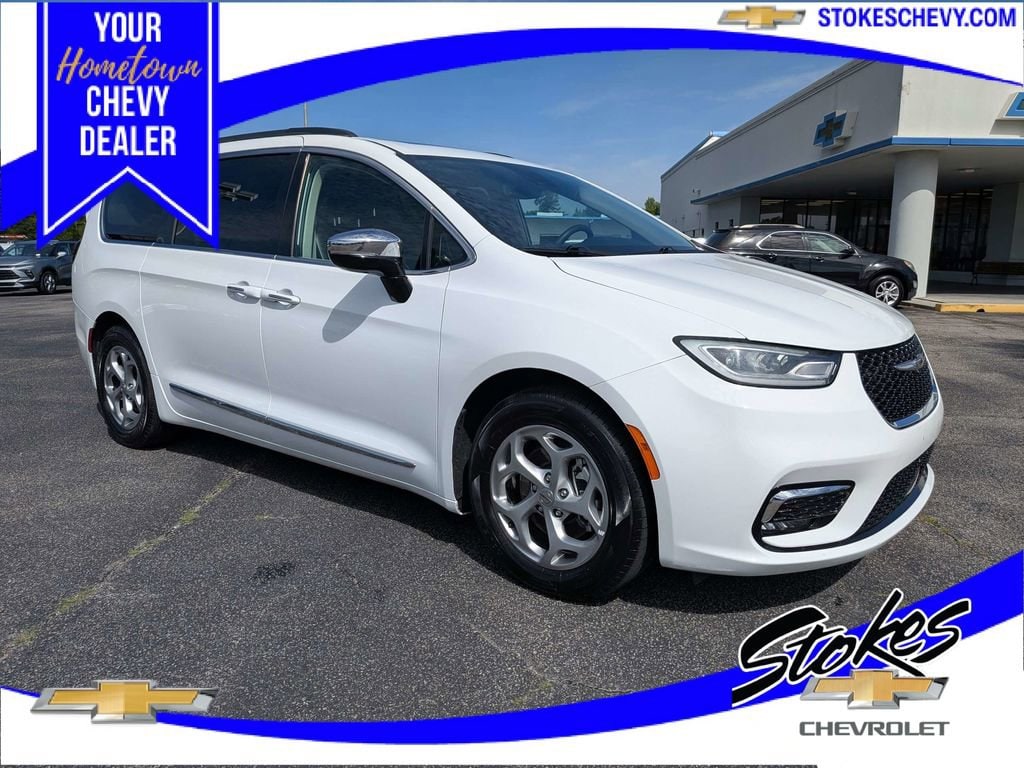 2023 Chrysler Pacifica Limited's photo