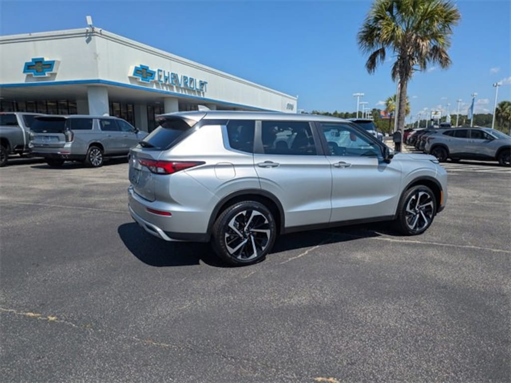Used 2024 Mitsubishi Outlander SE SUV