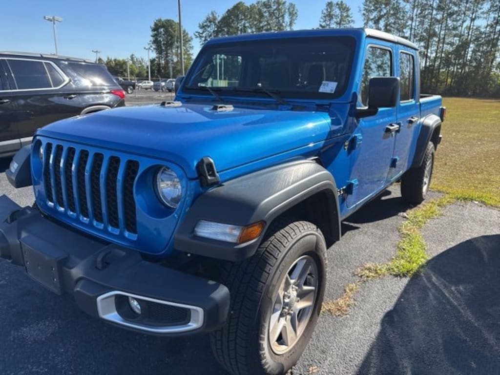 Used 2023 Jeep Gladiator Sport S Truck Crew Cab