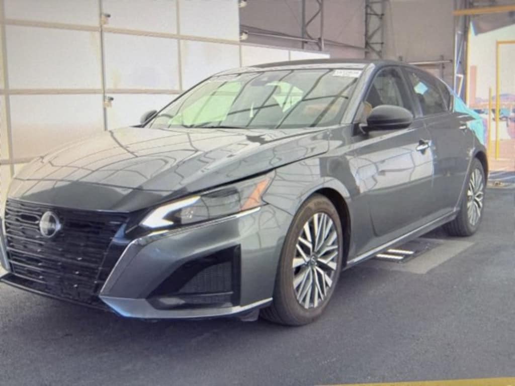 Used 2024 Nissan Altima 2.5 SV Sedan