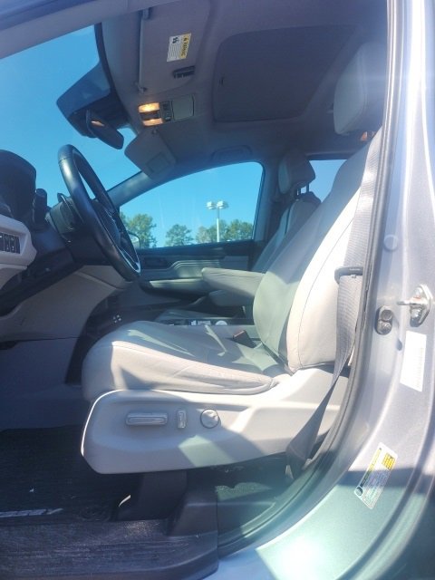2020 Honda Odyssey Touring photo 3