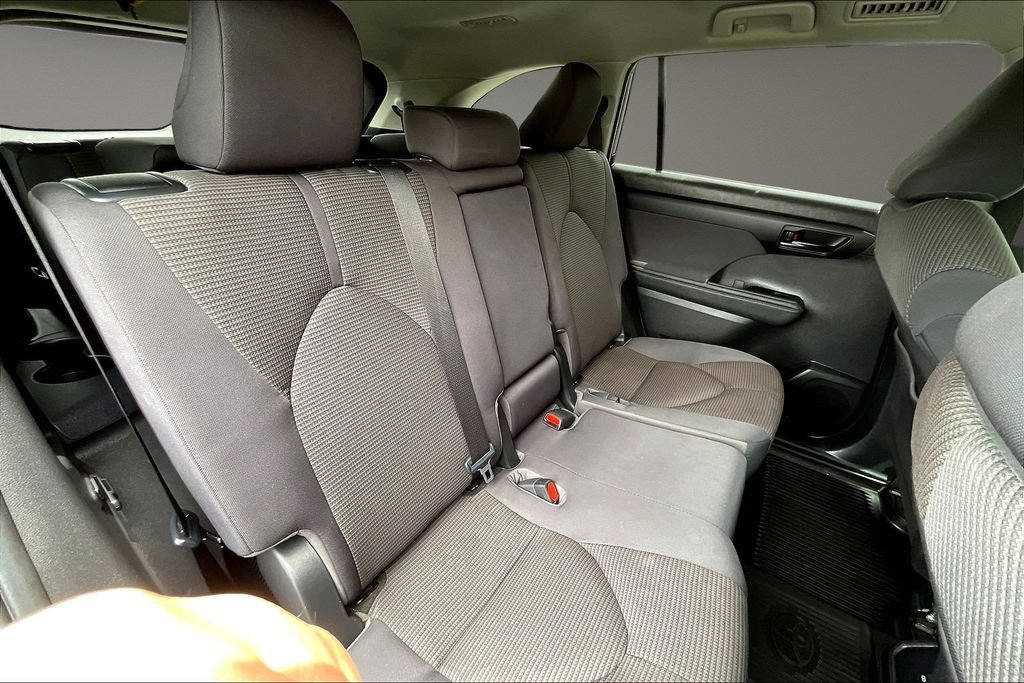 2023 Toyota Highlander L - Photo 26