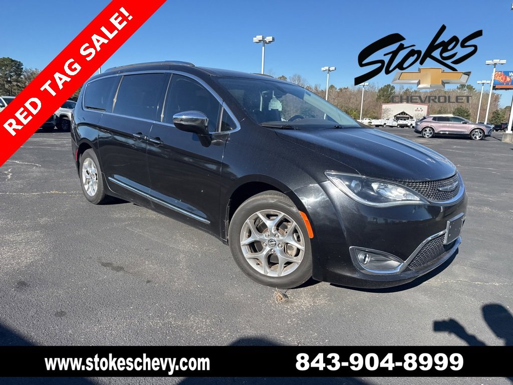 2017 Chrysler Pacifica Limited's photo