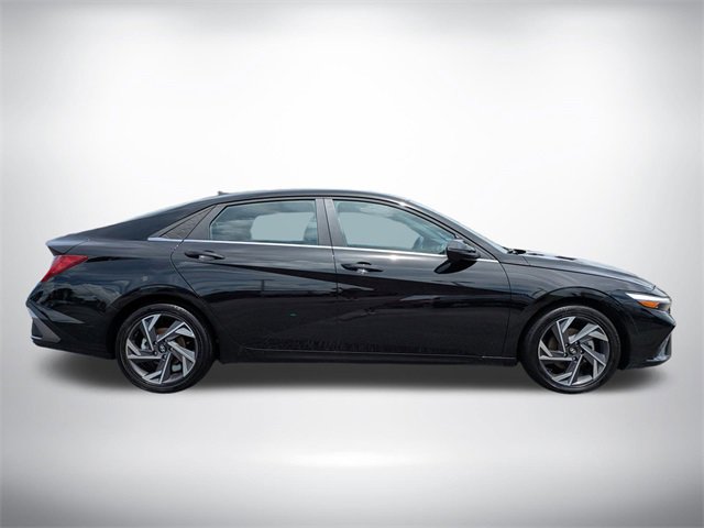 2024 Hyundai Elantra Hybrid Limited photo 3