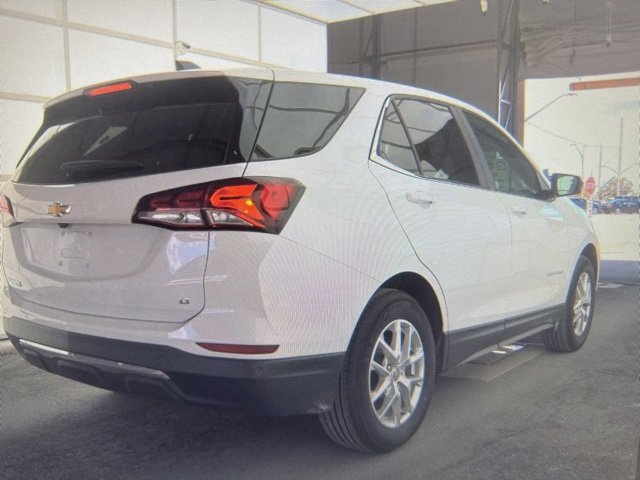 2024 Chevrolet Equinox LT photo 2