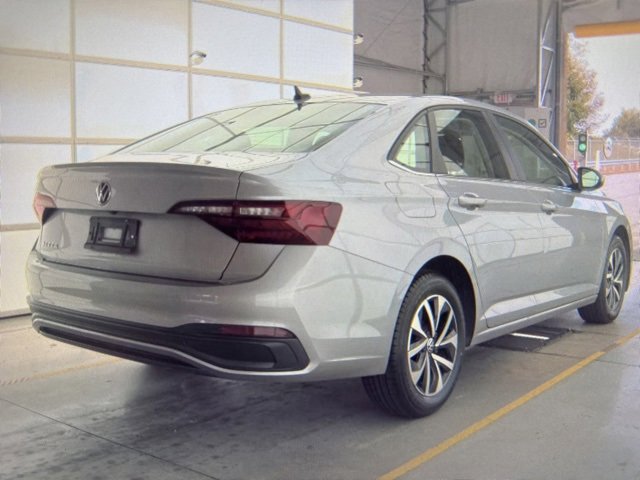 2024 Volkswagen Jetta S photo 2