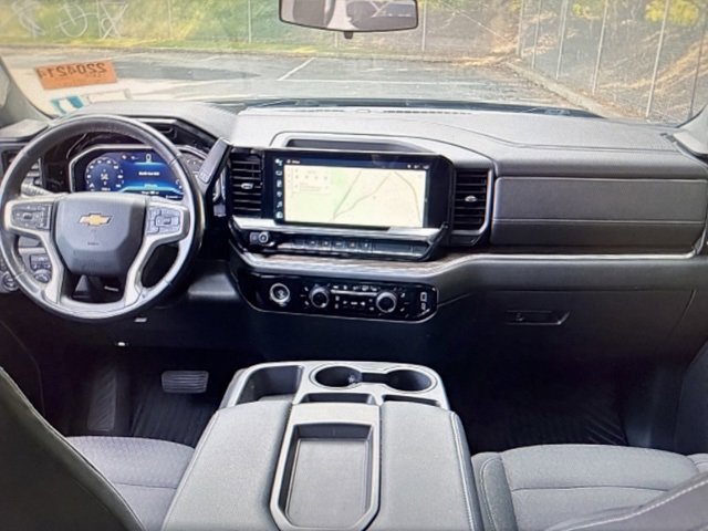 2022 Chevrolet Silverado 1500 LT photo 3
