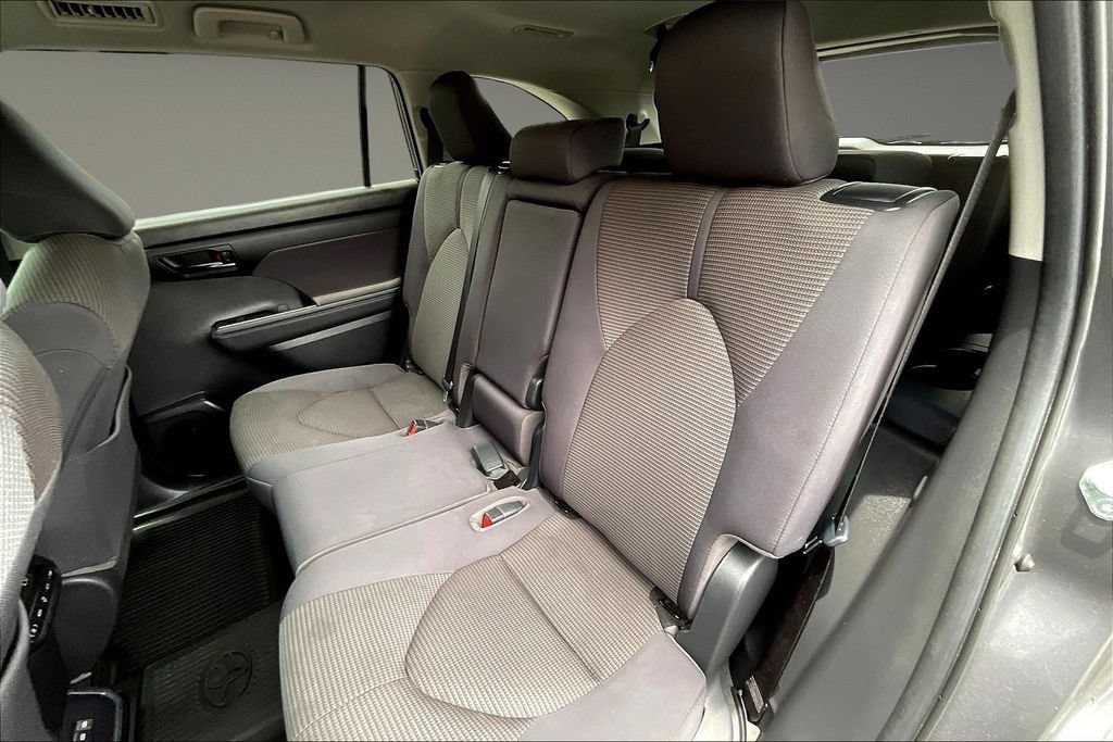 2023 Toyota Highlander L - Photo 24
