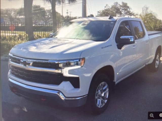 2023 Chevrolet Silverado 1500 LT photo 2