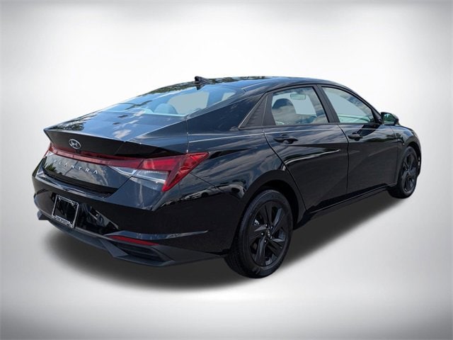 2023 Hyundai Elantra SEL photo 4