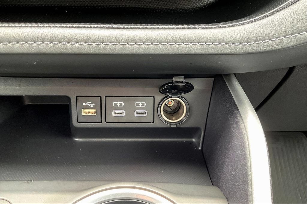 2023 Toyota Highlander L - Photo 18