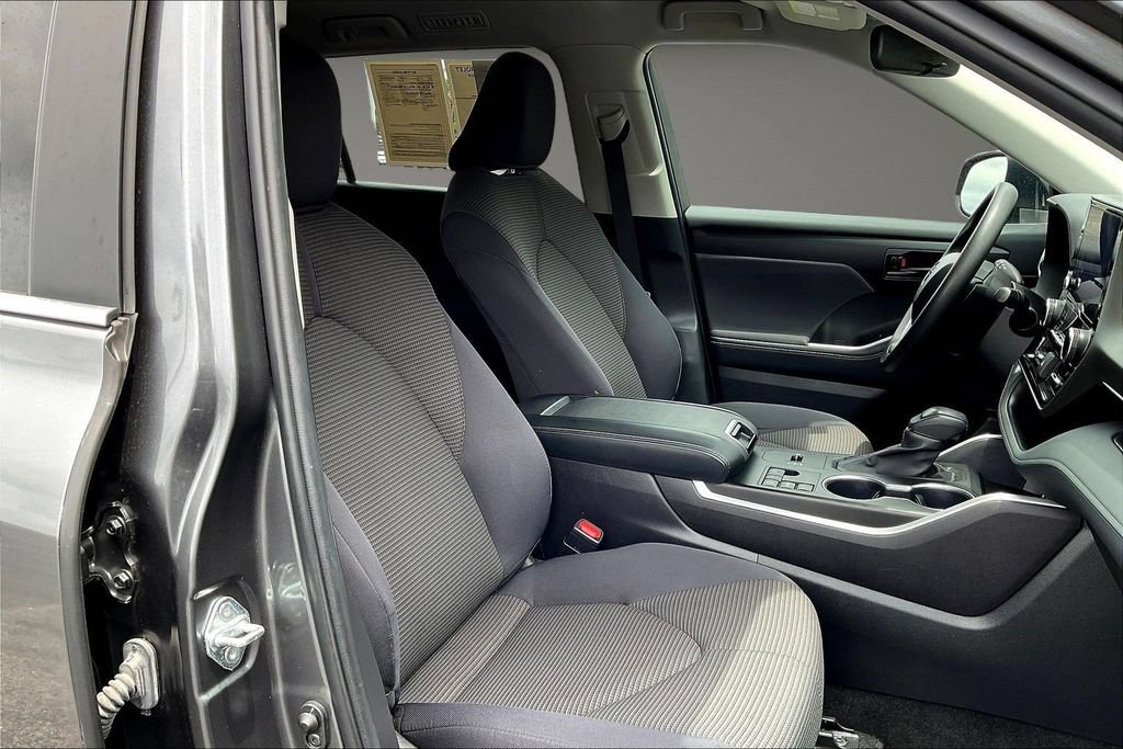 2023 Toyota Highlander L - Photo 30