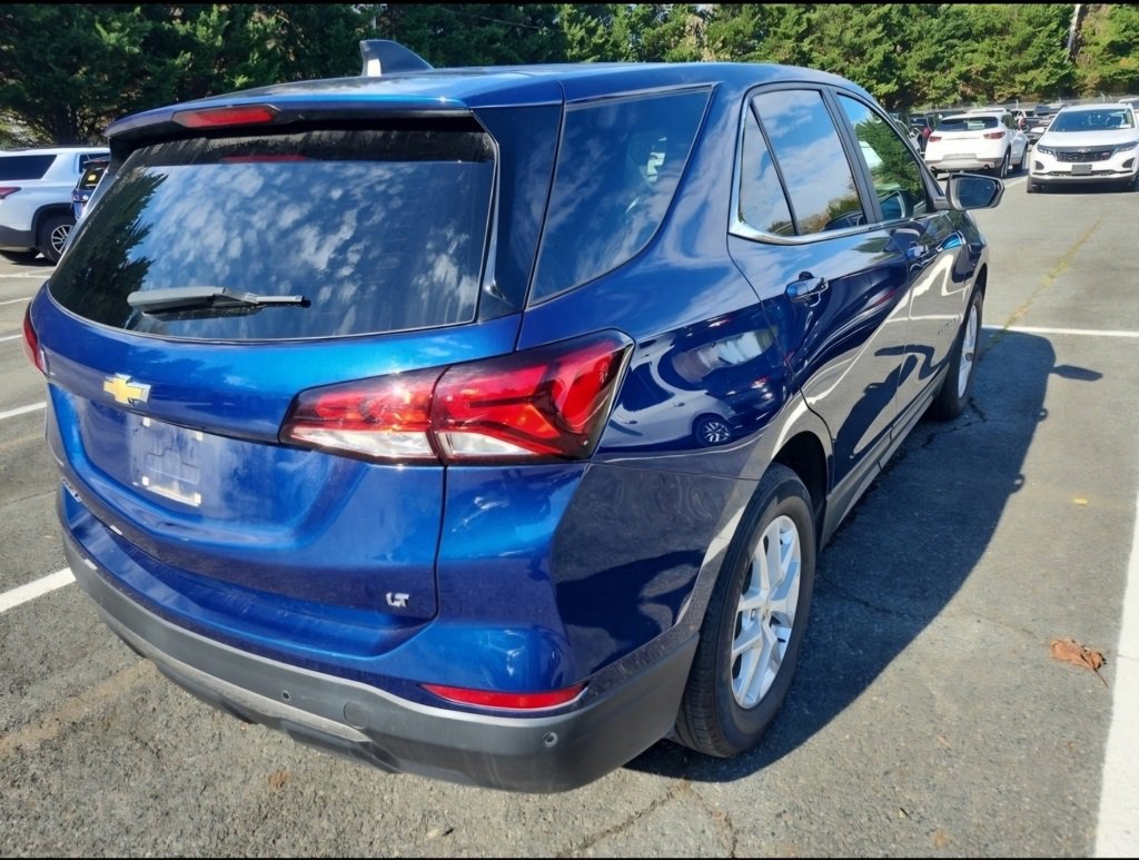 2022 Chevrolet Equinox LT photo 3