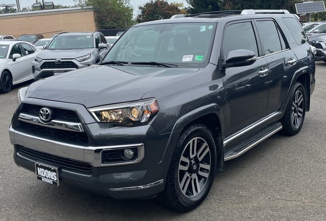 2018 Toyota 4Runner SR5 photo 2