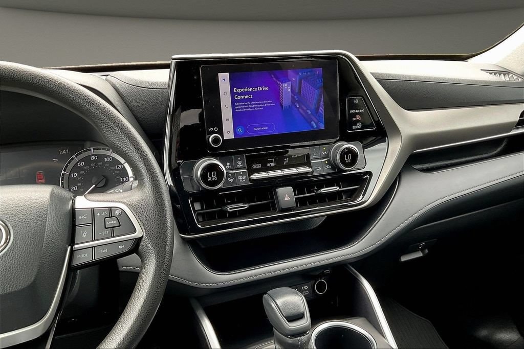 2023 Toyota Highlander L - Photo 11