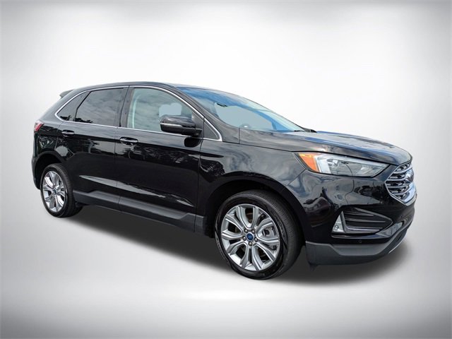 2022 Ford Edge Titanium photo 2