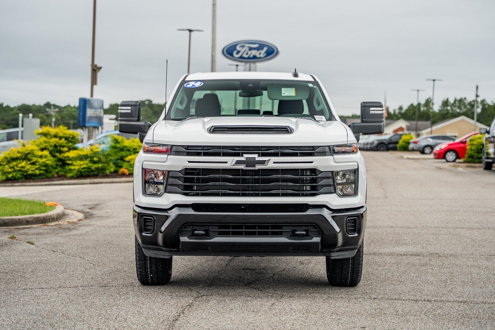 2024 Chevrolet Silverado 2500HD Custom photo 2
