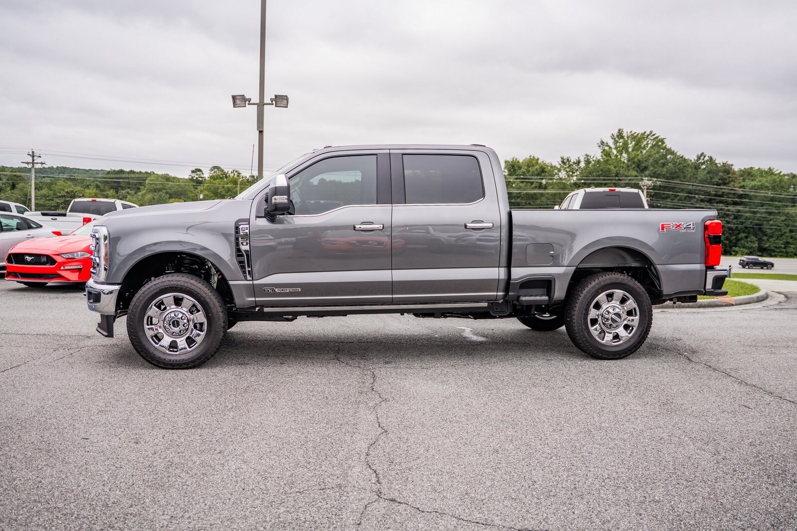 2025 Ford F-350 Lariat photo 4