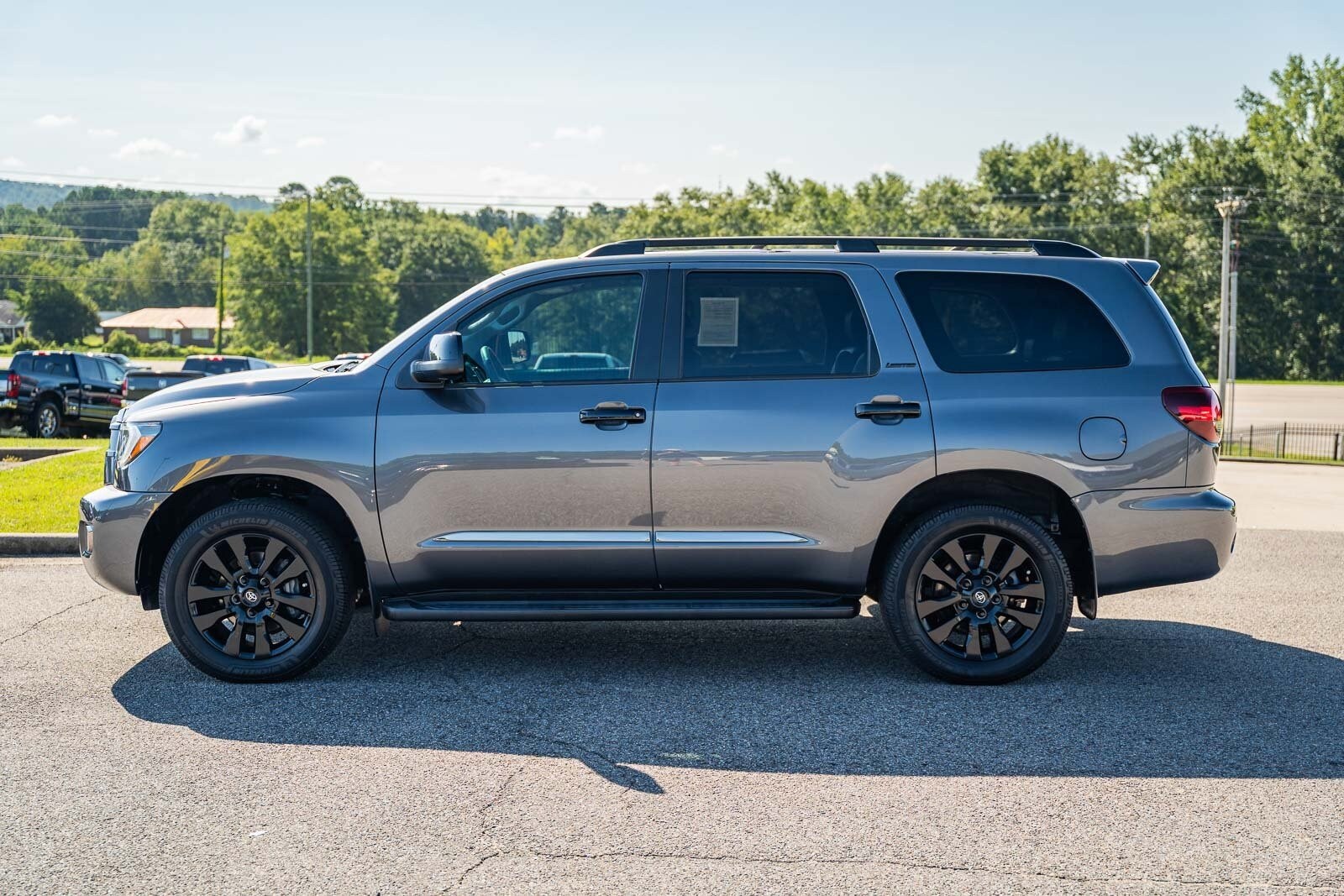 2021 Toyota Sequoia photo 3