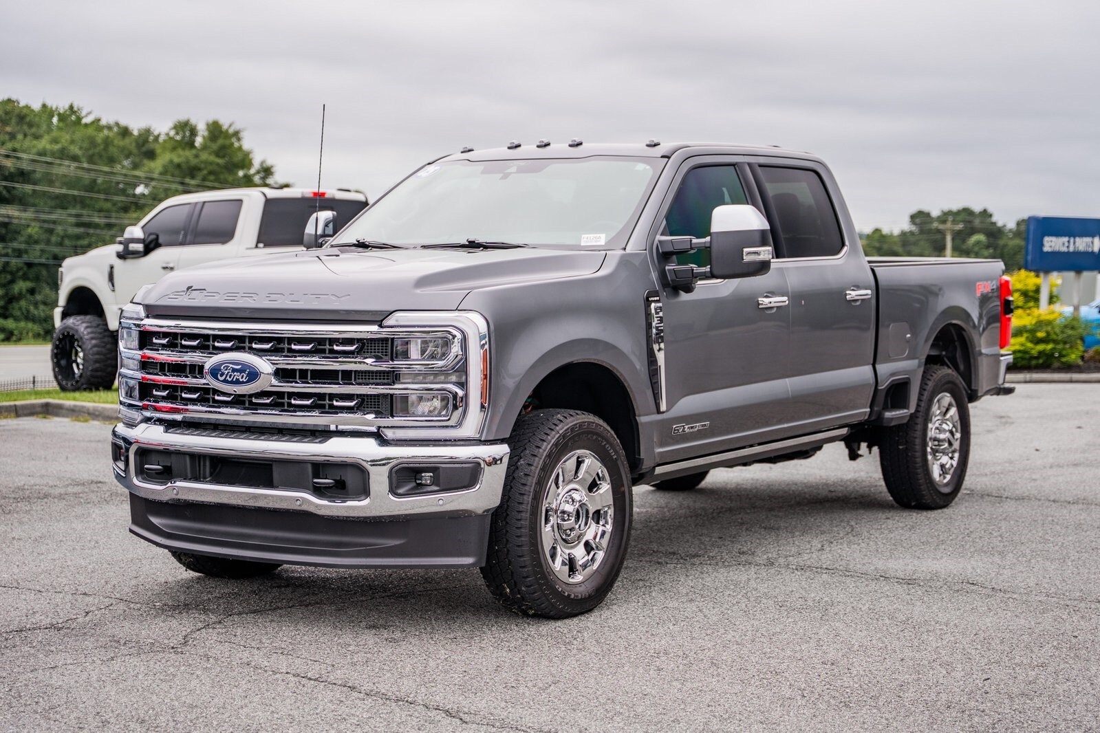 2025 Ford F-350 Lariat photo 3