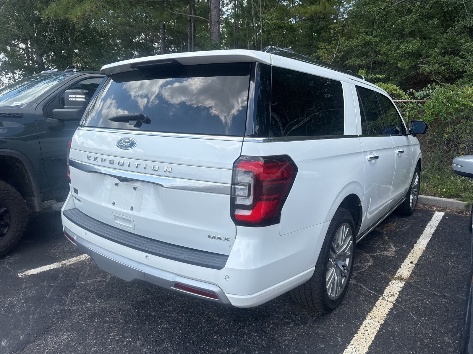 2023 Ford Expedition MAX Platinum photo 4