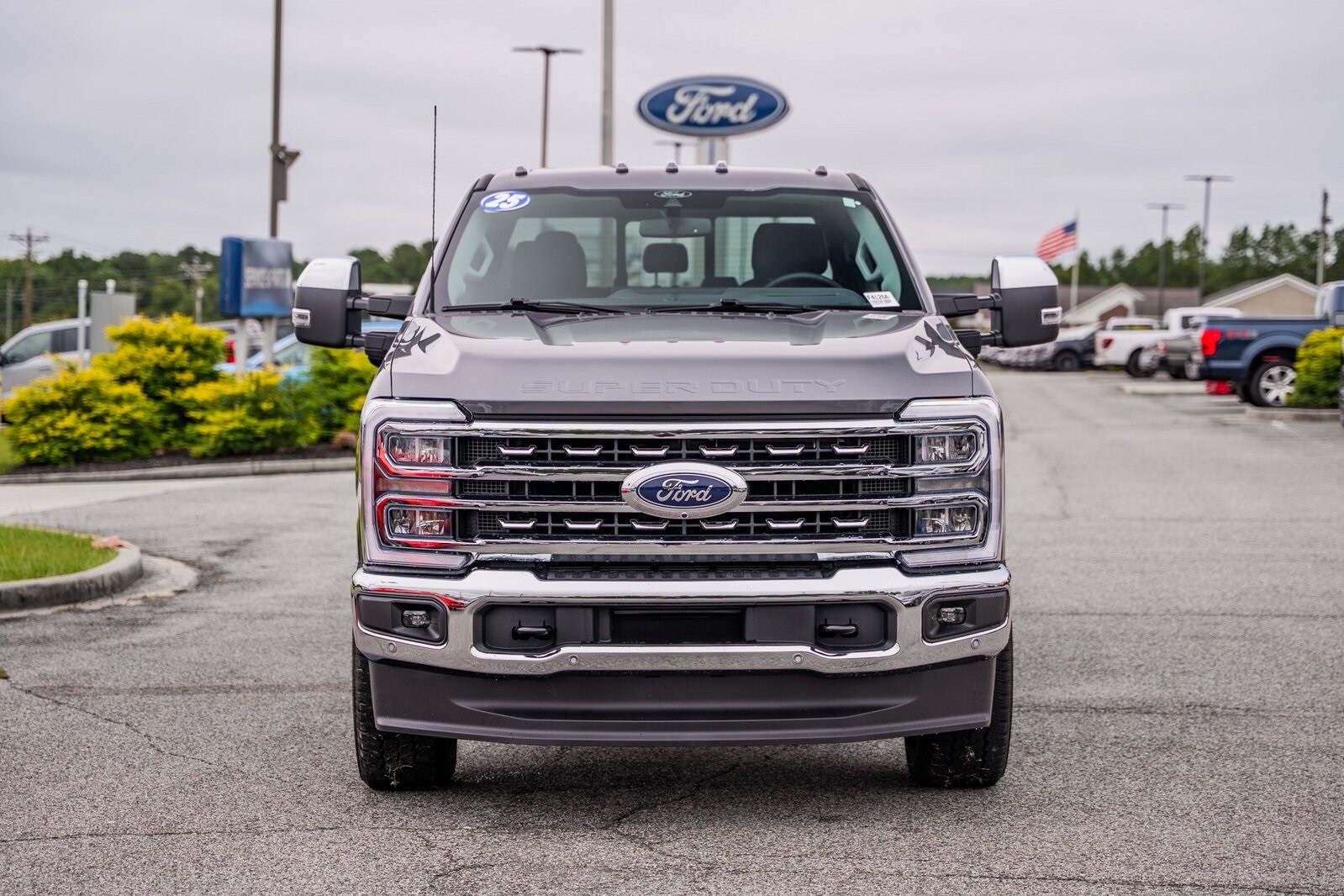 2025 Ford F-350 Lariat photo 2