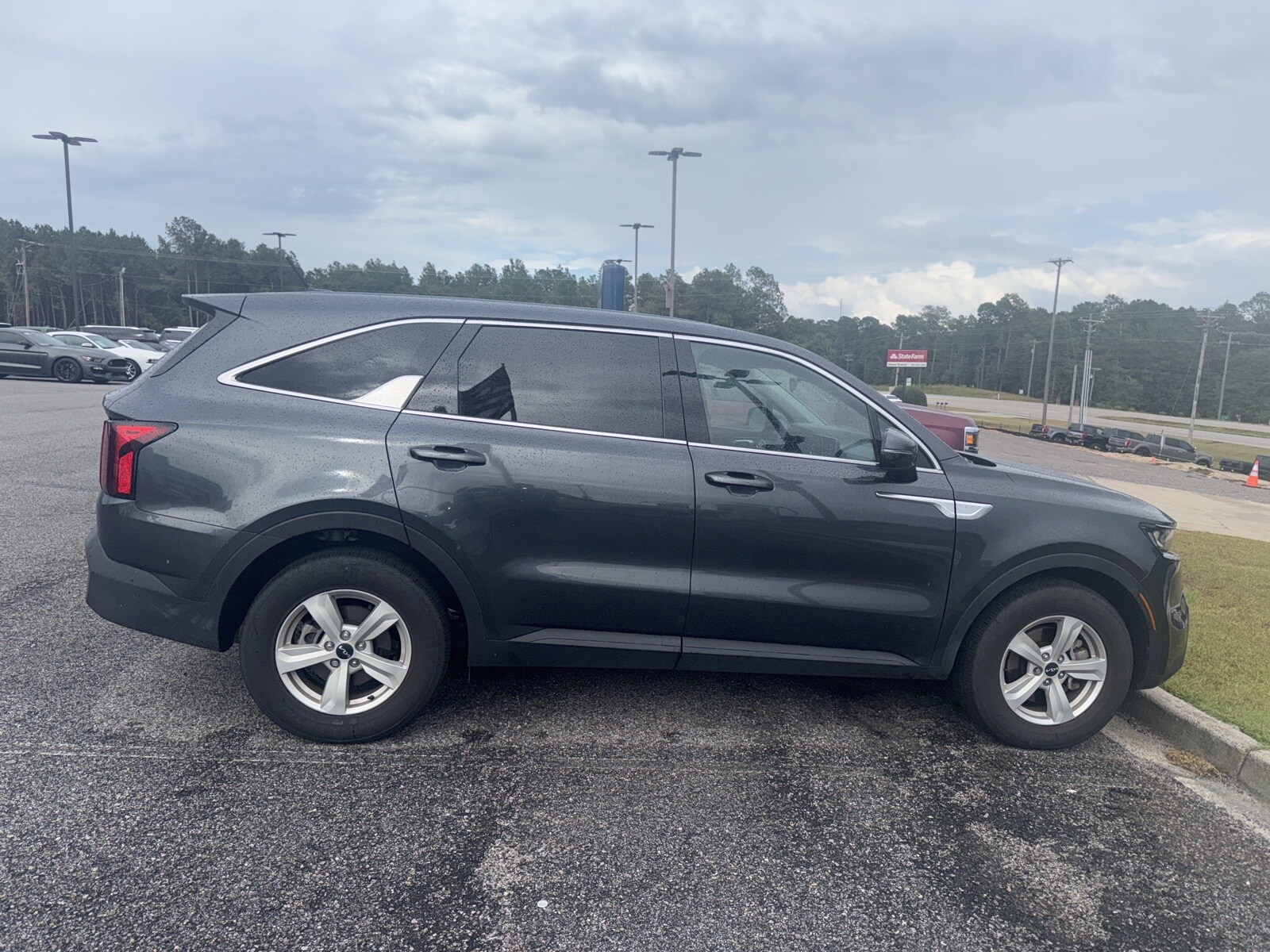 2023 Kia Sorento LX photo 4
