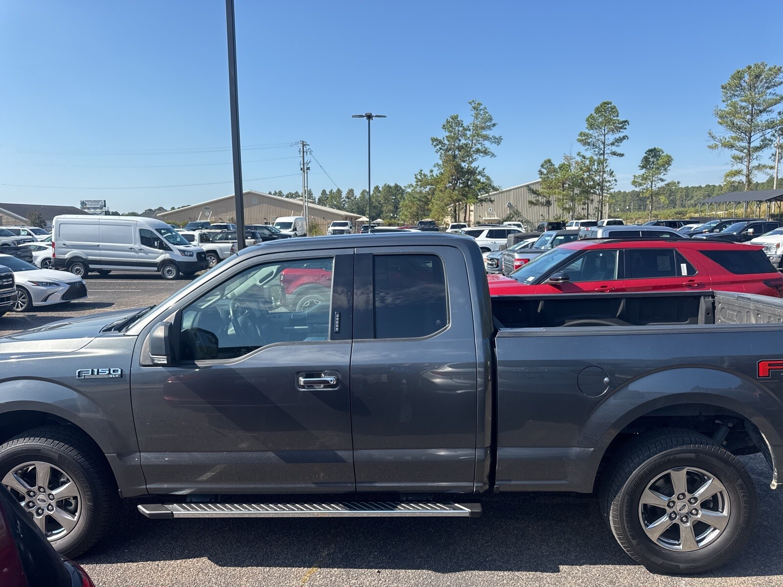 2020 Ford F-150 XLT photo 3