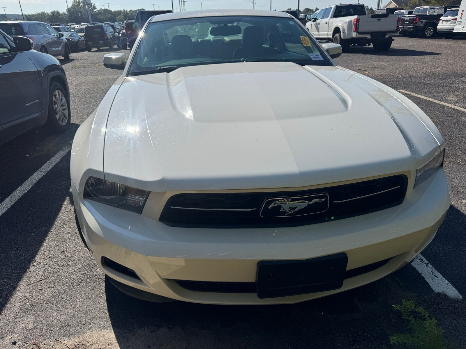2011 Ford Mustang V6 Premium photo 2