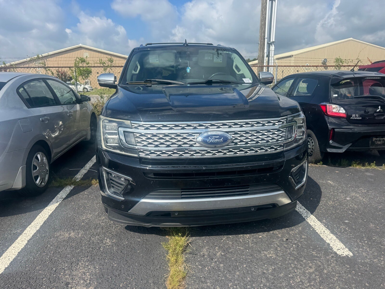 2019 Ford Expedition MAX Platinum photo 2