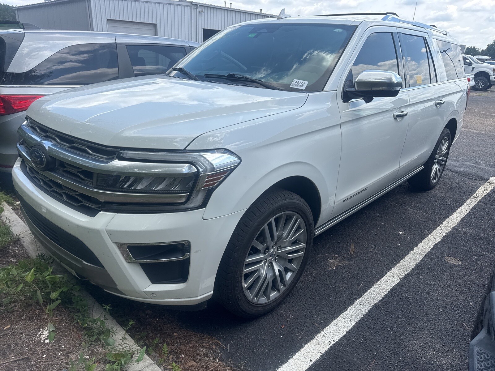 2023 Ford Expedition MAX Platinum photo 2
