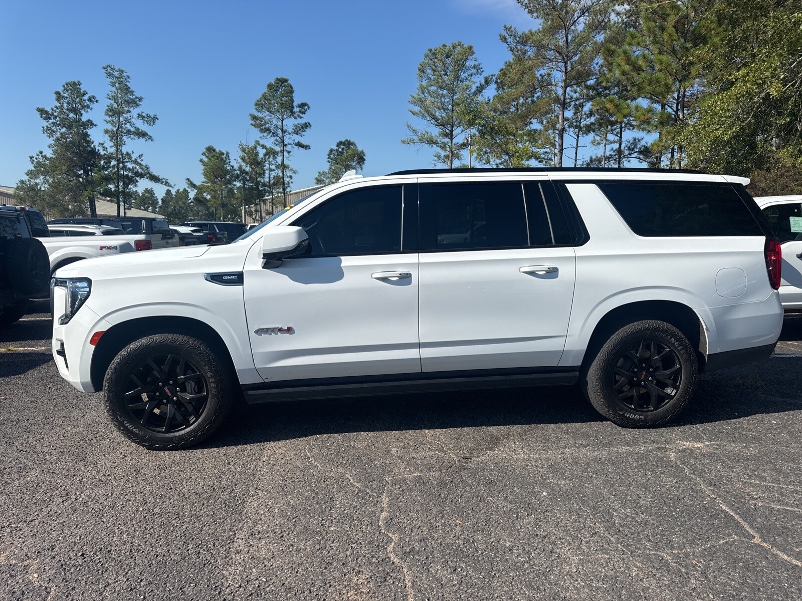 2022 Gmc Yukon XL AT4 photo 4