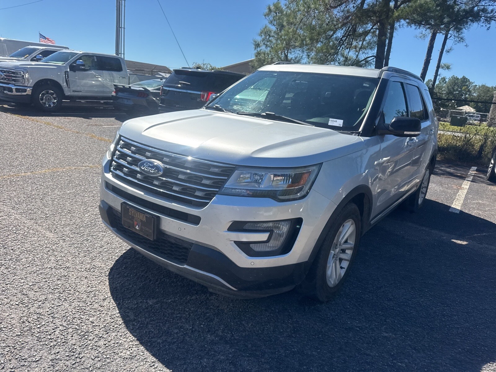 2017 Ford Explorer XLT photo 2