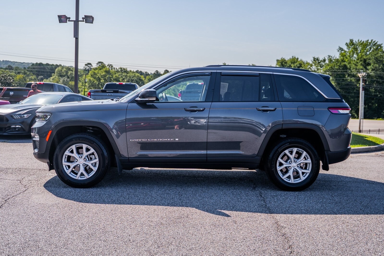2023 Jeep Grand Cherokee Limited photo 2
